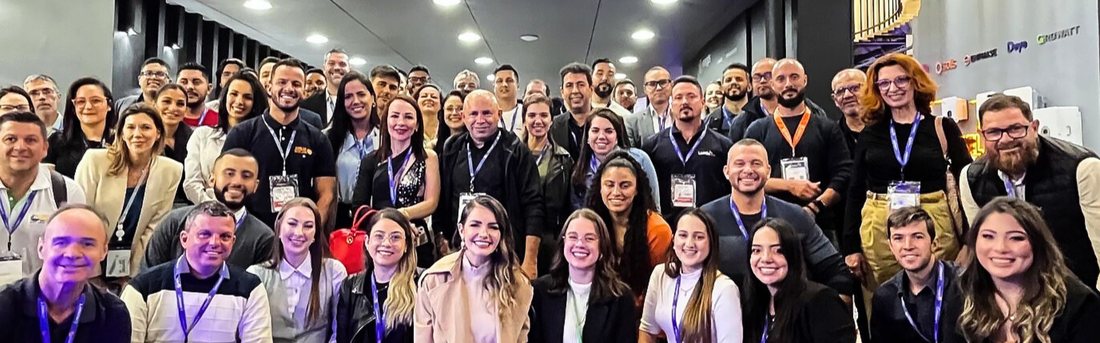 Membros da Comunidade Energês reunidos em encontro presencial
