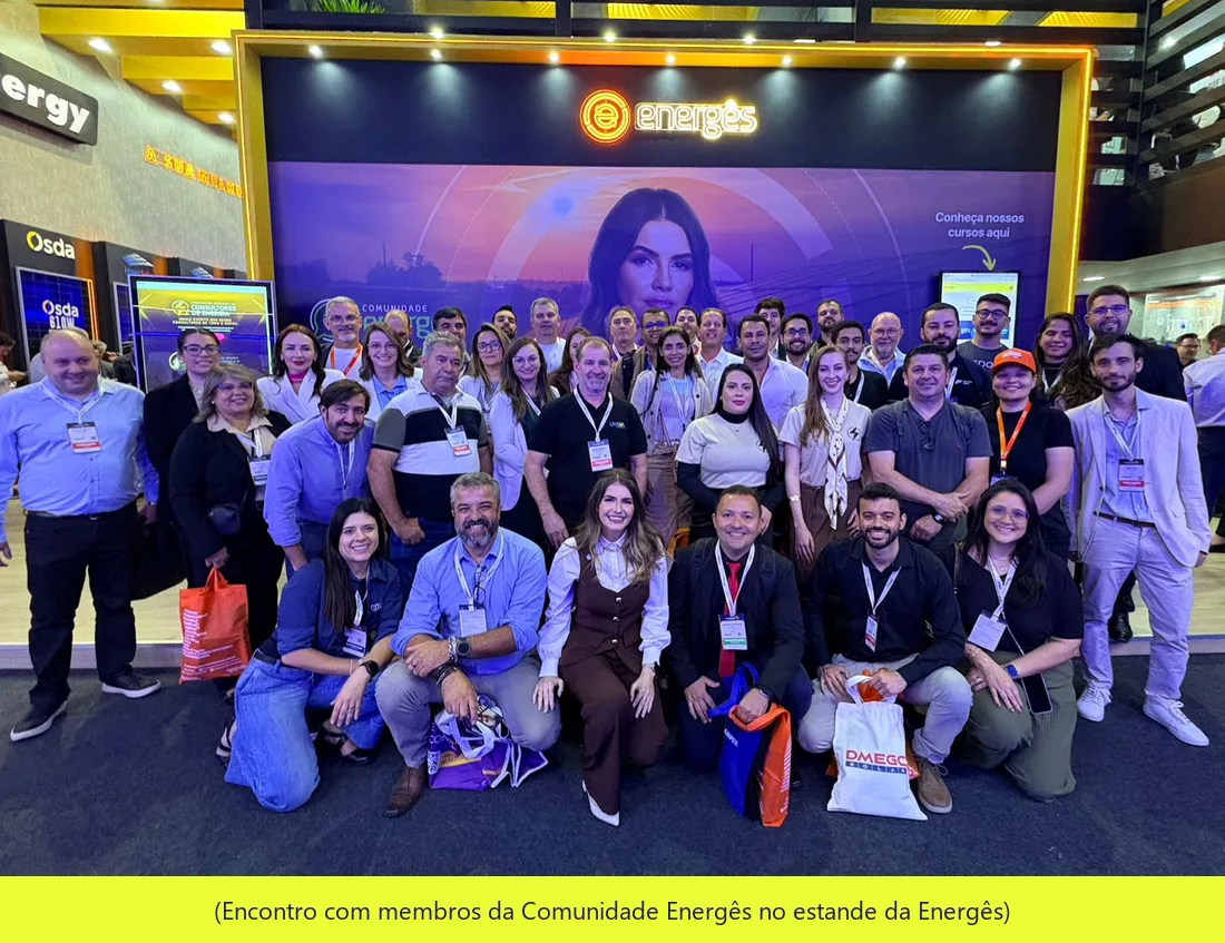 Joi com membros da Comunidade Energês no estande da Energês